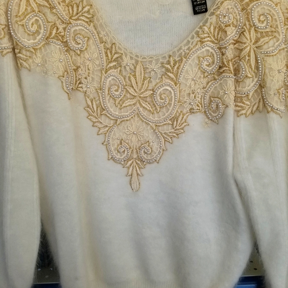 Rabbit vintage style sweater.